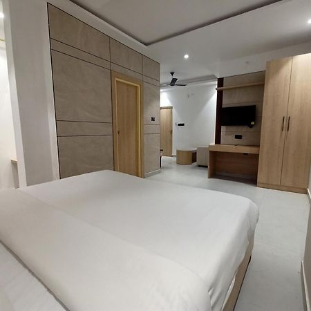 Hotel Global Inn -1 Km From Railway Station - Lift Food And Free Parking Lucknow Extérieur photo