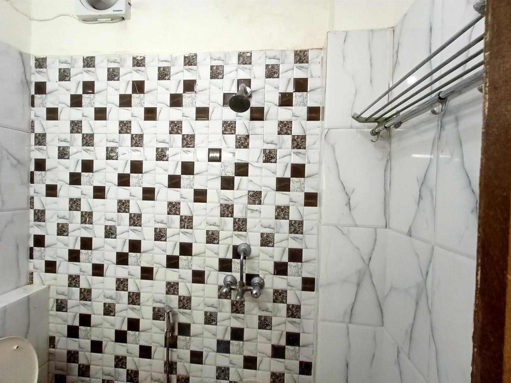 Hotel Global Inn -1 Km From Railway Station - Lift Food And Free Parking Lucknow Extérieur photo