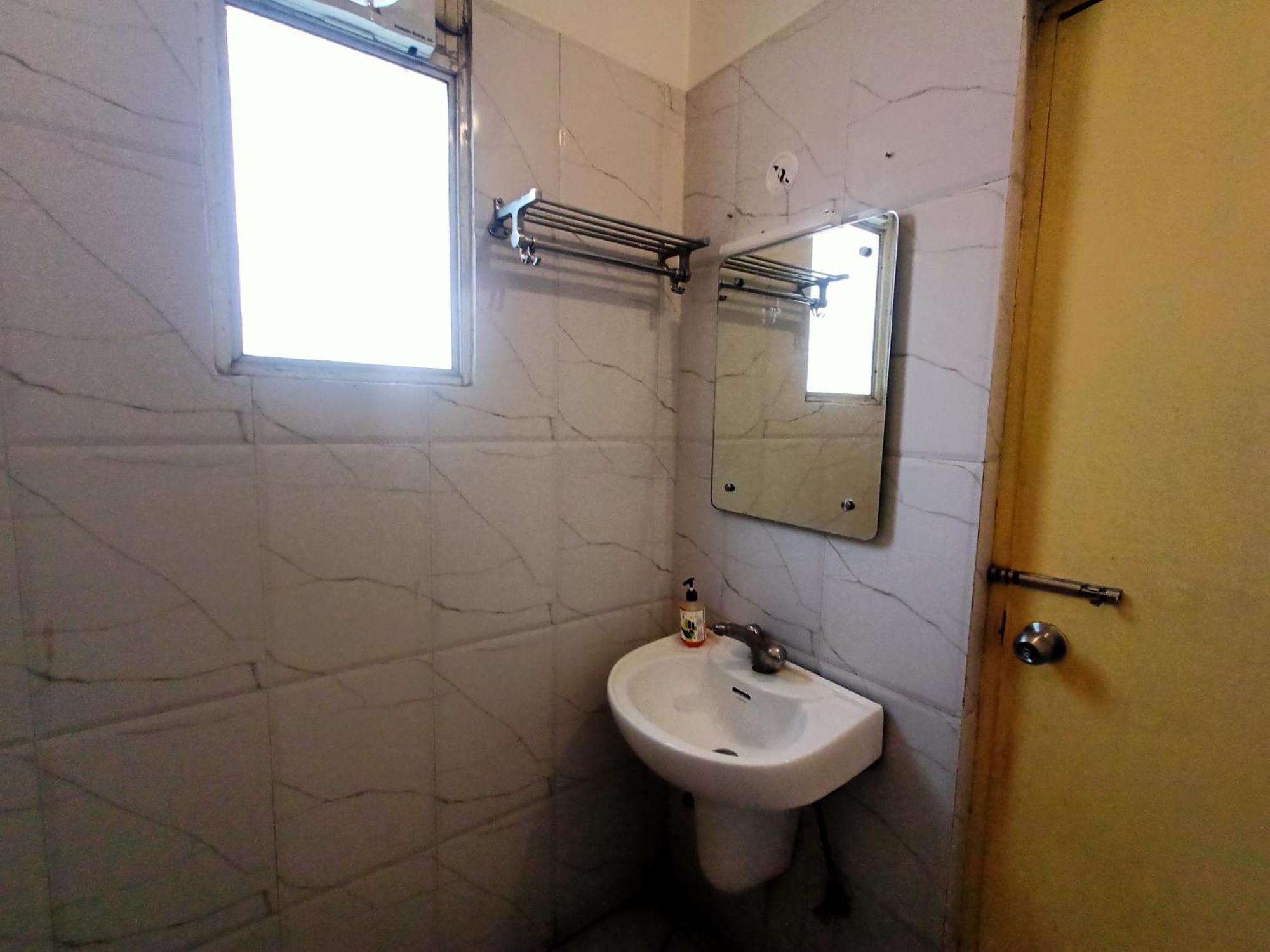Hotel Global Inn -1 Km From Railway Station - Lift Food And Free Parking Lucknow Extérieur photo