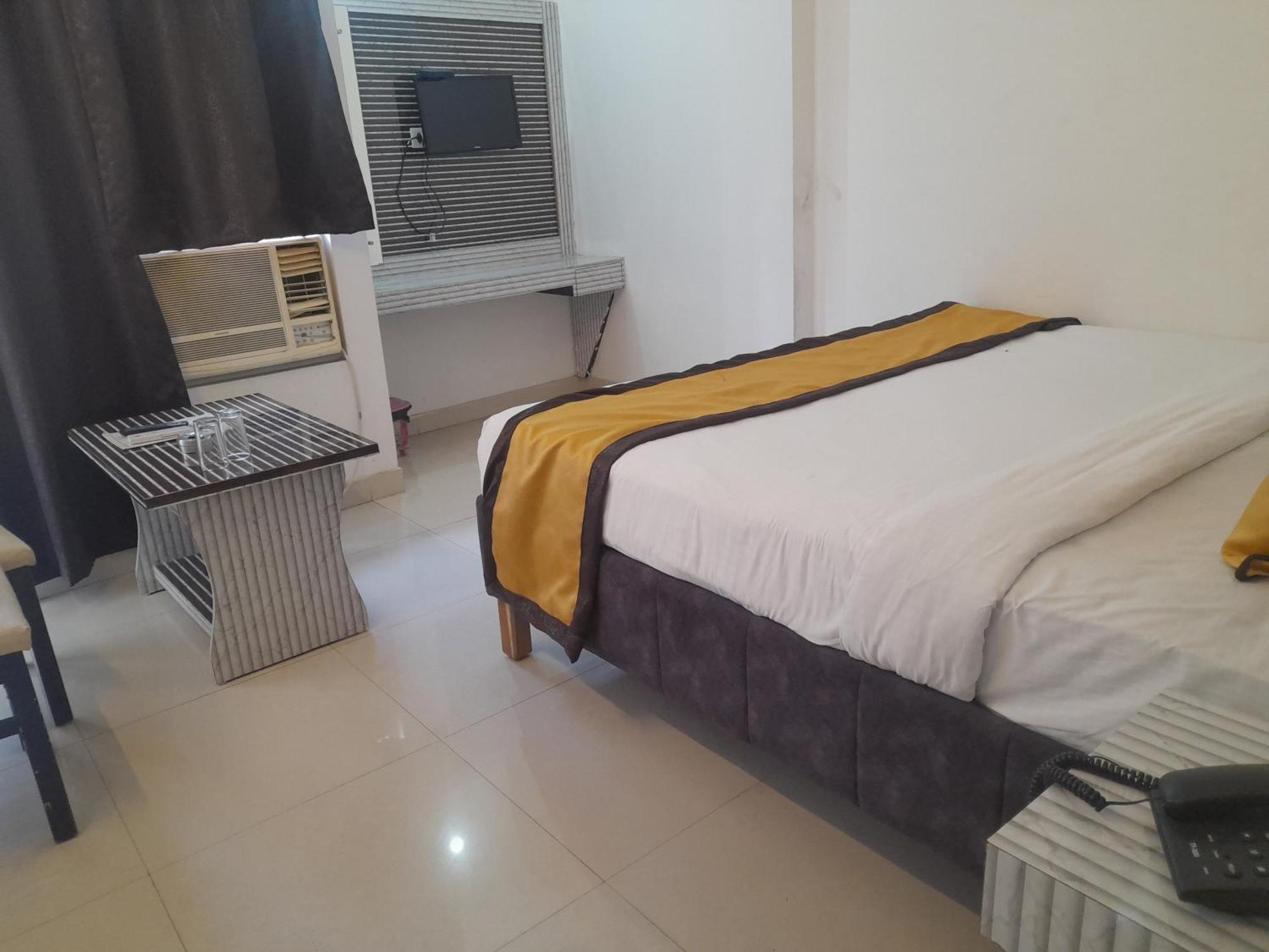 Hotel Global Inn -1 Km From Railway Station - Lift Food And Free Parking Lucknow Extérieur photo