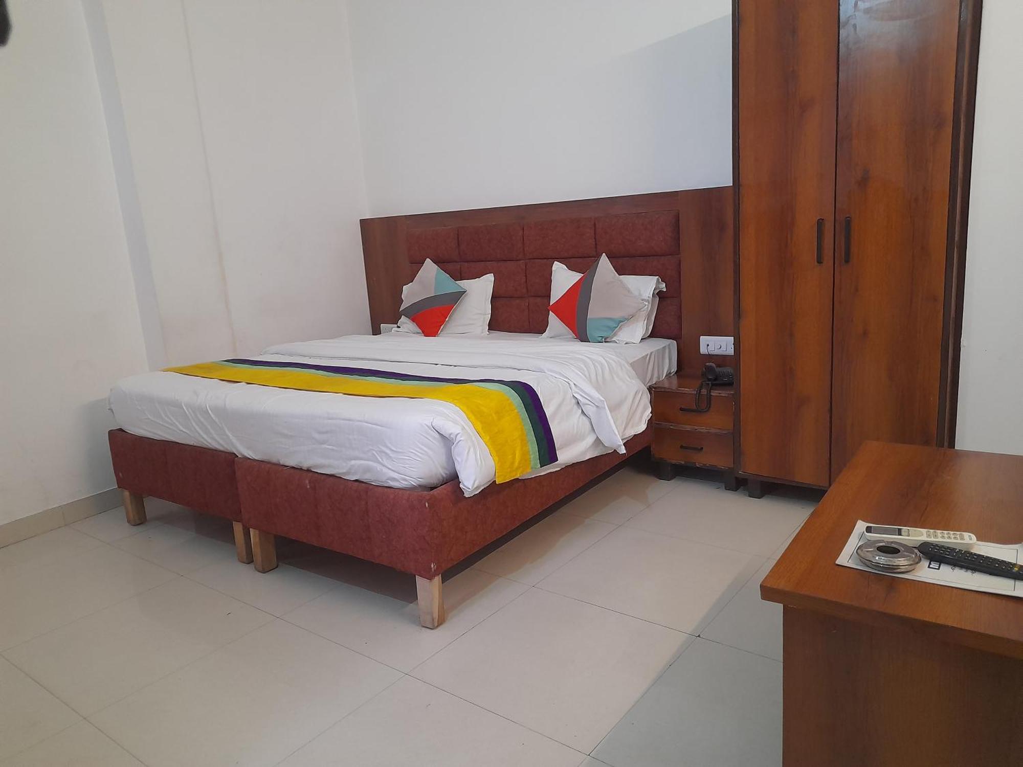 Hotel Global Inn -1 Km From Railway Station - Lift Food And Free Parking Lucknow Extérieur photo
