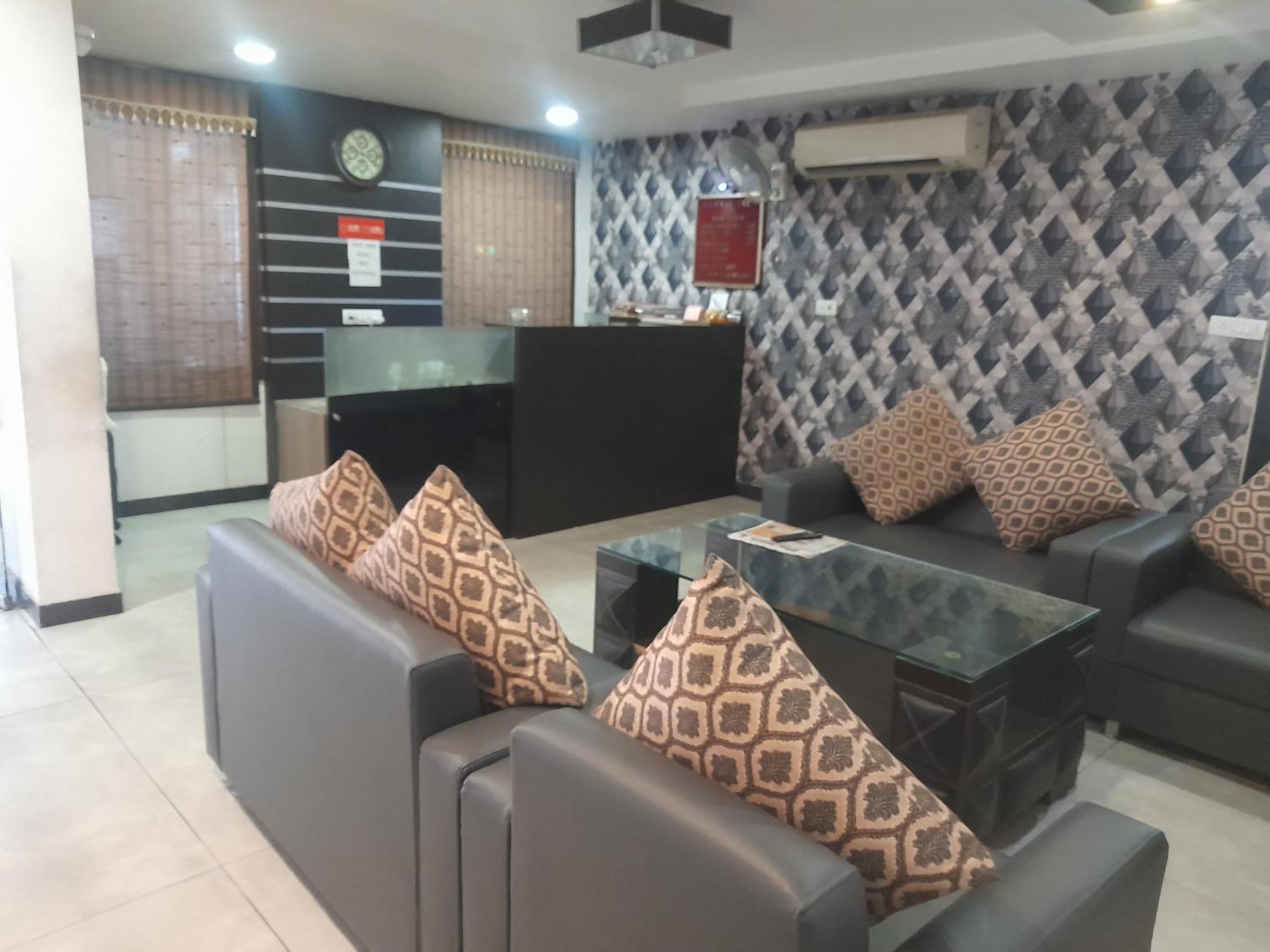 Hotel Global Inn -1 Km From Railway Station - Lift Food And Free Parking Lucknow Extérieur photo