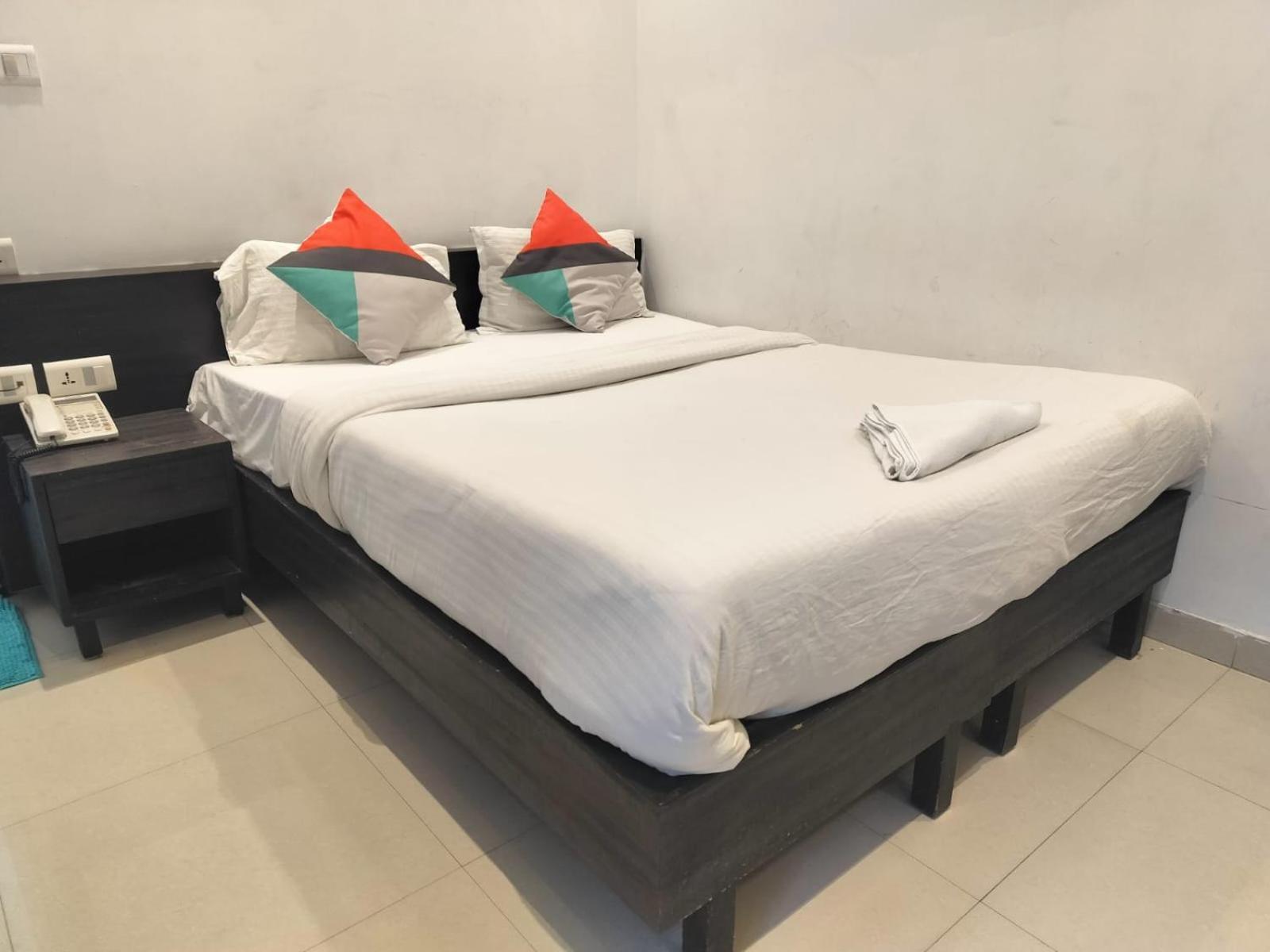 Hotel Global Inn -1 Km From Railway Station - Lift Food And Free Parking Lucknow Chambre photo
